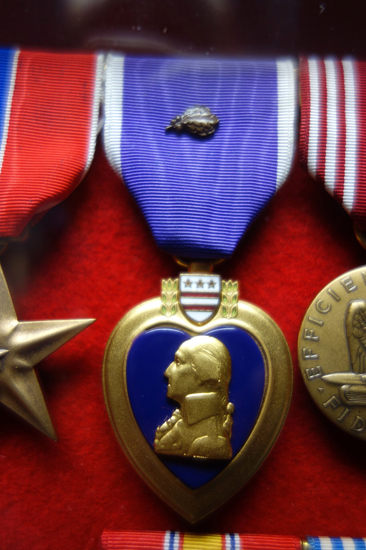 Medali Purple Heart yang dipajang di Museum Fort Devens